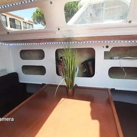 Nuit Insolite A Bord De L'enata Un Voilier A Quai Sur La Marina De St Cyprien Botel