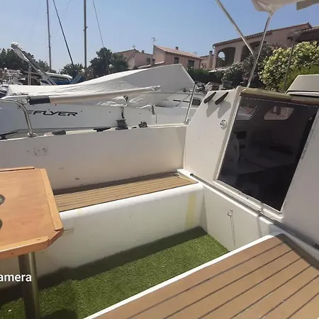 Nuit Insolite A Bord De L'enata Un Voilier A Quai Sur La Marina De St Cyprien Botel