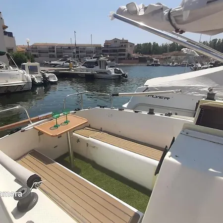 Nuit Insolite A Bord De L'enata Un Voilier A Quai Sur La Marina De St Cyprien Botel Saint-Cyprien (Pyrenees-Orientales)