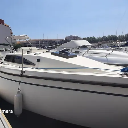 Botel Nuit Insolite A Bord De L'enata Un Voilier A Quai Sur La Marina De St Cyprien